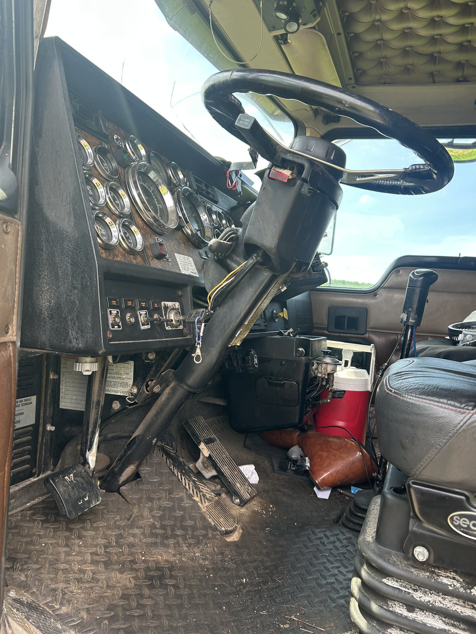 1999 Kenworth T800 Dump Truck view 12